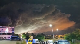 Un incendio petroquímico en Cataluña deja una gran nube tóxica y 150.000 confinados