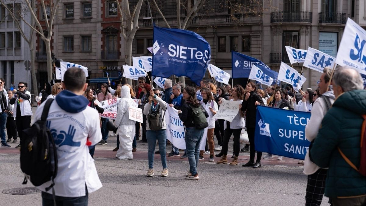 Los técnicos de laboratorio retrasan a mitad de junio la huelga convocada para el próximo lunes