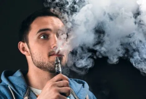 La moda del vapeo pone en riesgo la salud reproductiva en mujeres, hombres y jóvenes