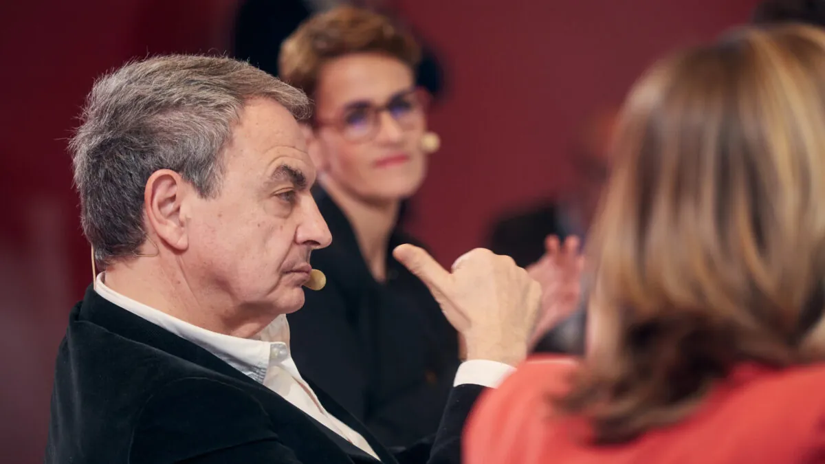 El PP acorrala a Bolaños y le pide que aclare en calidad de qué negocia Zapatero con Junts