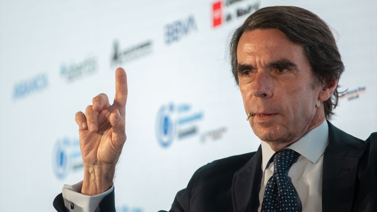 Aznar ve un «fracaso» una moción de censura a Sánchez y pide al PP «cabeza fría»
