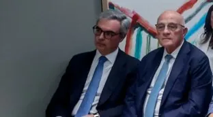 Unicaja y Abanca se lanzan a la caza de clientes tras rechazar una fusión con el Sabadell