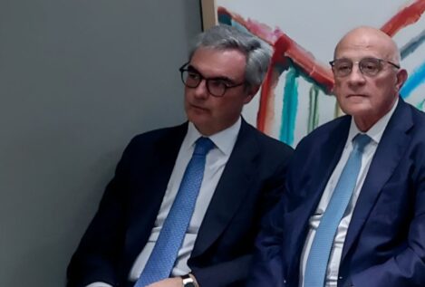 Unicaja y Abanca se lanzan a la caza de clientes tras rechazar una fusión con el Sabadell