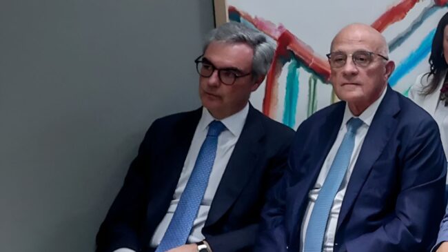 Unicaja y Abanca se lanzan a la caza de clientes tras rechazar una fusión con el Sabadell