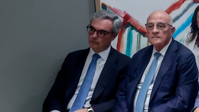 Unicaja y Abanca se lanzan a la caza de clientes tras rechazar una fusión con el Sabadell