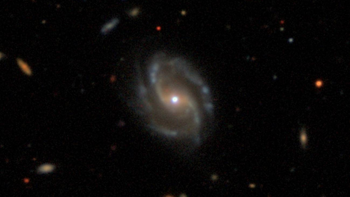 Las galaxias acompañadas forman más estrellas que las solitarias