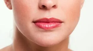 Melasma en el labio superior: cómo evitarlo al depilar el vello del bigote