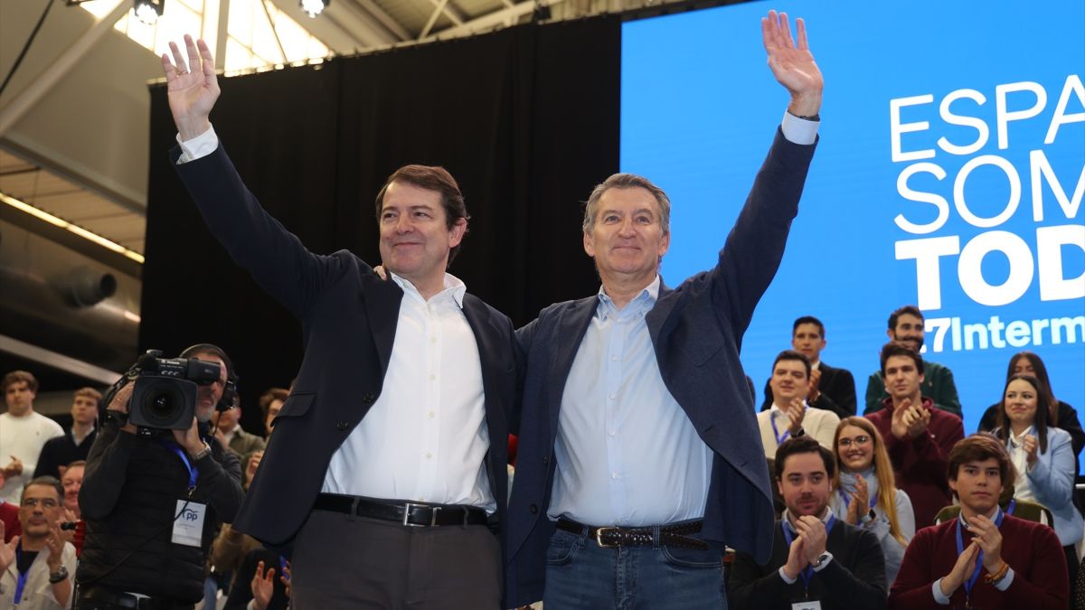 Mañueco avala que Feijóo siga como líder del PP: «Es solvente, honesto y eficaz»