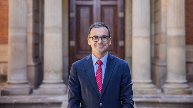 Un diputado de Vox se ofrece a enseñar catalán al 15% de parlamentarios que lo han pedido