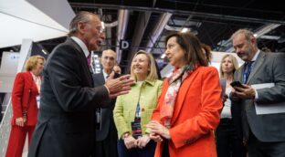 Polémica en Defensa por la salida de dos generales de una empresa tecnológica