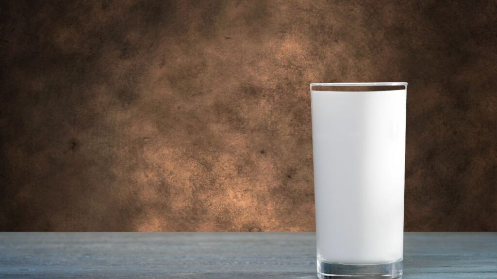 Un vaso de leche: (Canva)