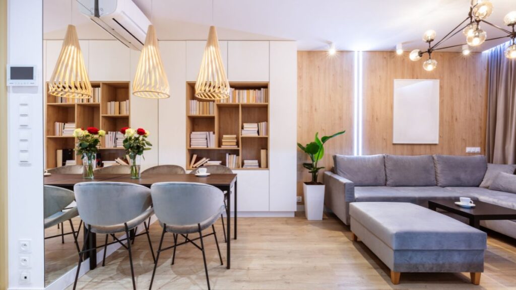 Salón: (Canva)