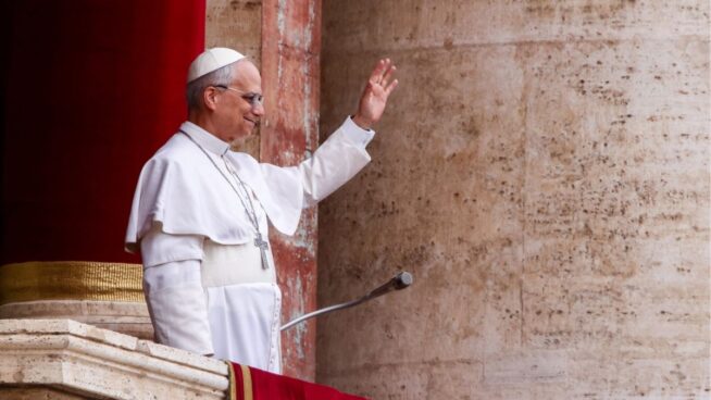 El Vaticano difunde las imágenes del Anillo del Pescador de León XIV