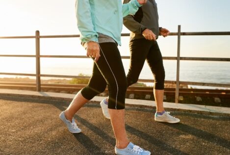 Perder barriga caminando: lo que dice un entrenador sobre andar 30 minutos diarios
