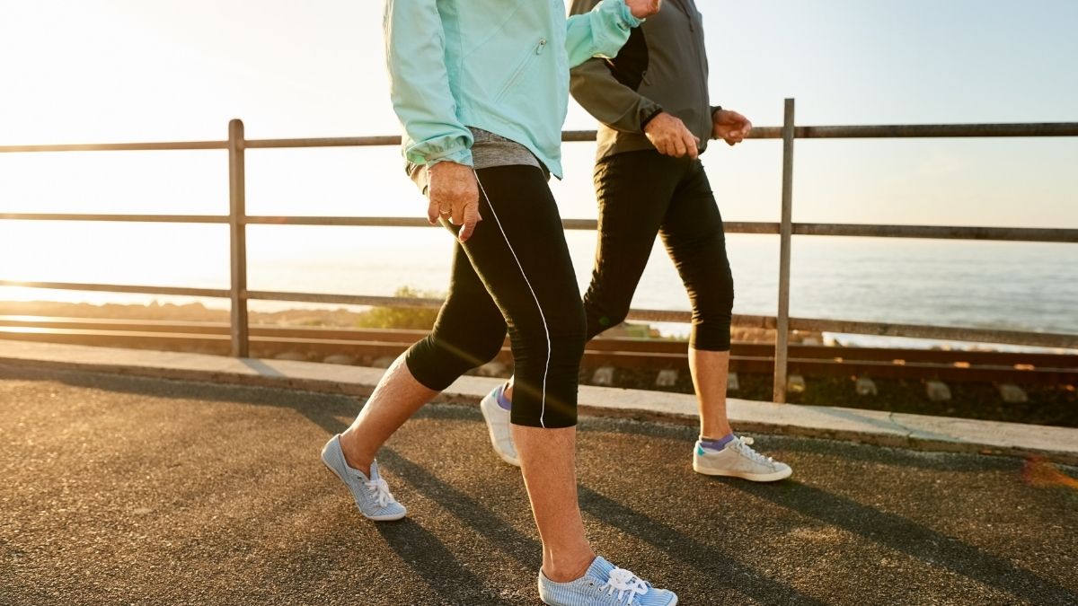 Perder barriga caminando: lo que dice un entrenador sobre andar 30 minutos diarios