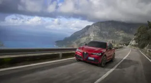 Alfa Romeo prolonga la vida de sus modelos térmicos con la colección ‘Intensa’