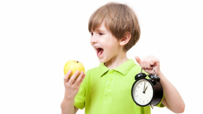 Un estudio revela que la hora de la comida influye en la salud metabólica infantil
