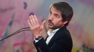 La factura del cine impulsado por Urtasun en el Museo Reina Sofía ya roza el millón de euros