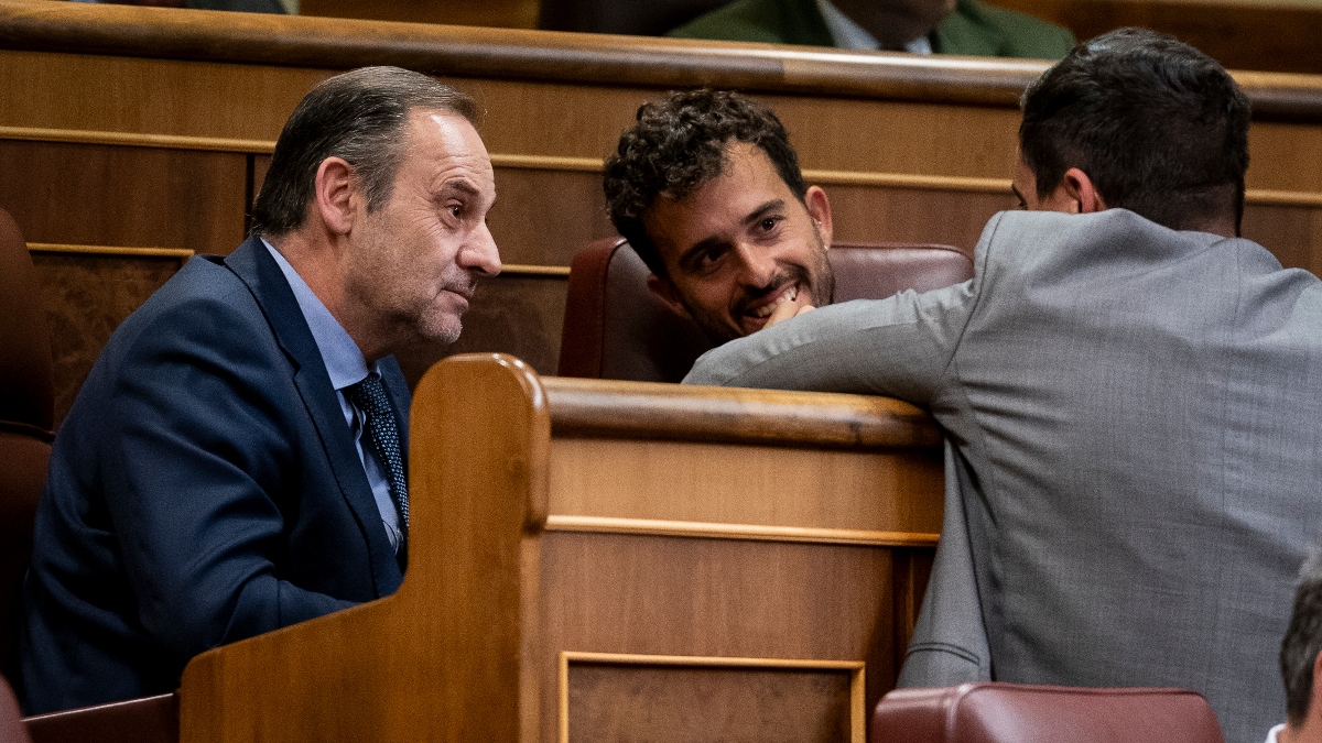 Ábalos evita denunciar la filtración de mensajes con Sánchez pese a declarar la guerra a la UCO