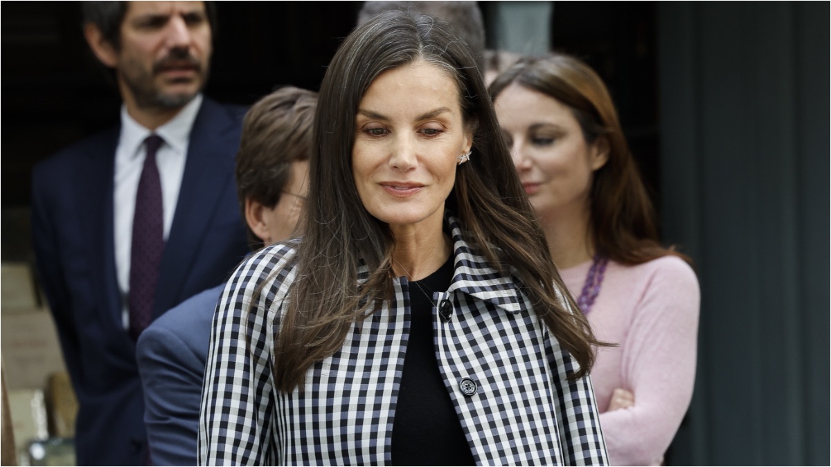 Letizia tiene el abrigo más favorecedor con estampado ‘vichy’ que inspira a Kate Middleton