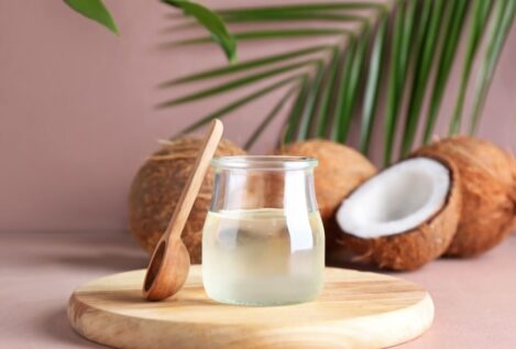Aceite de coco en ayunas: el truco natural para combatir el estreñimiento y llenarte de energía