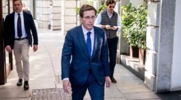 Almeida se reunirá «lo antes posible» con Aena, pero exige el censo de los sintecho en Barajas
