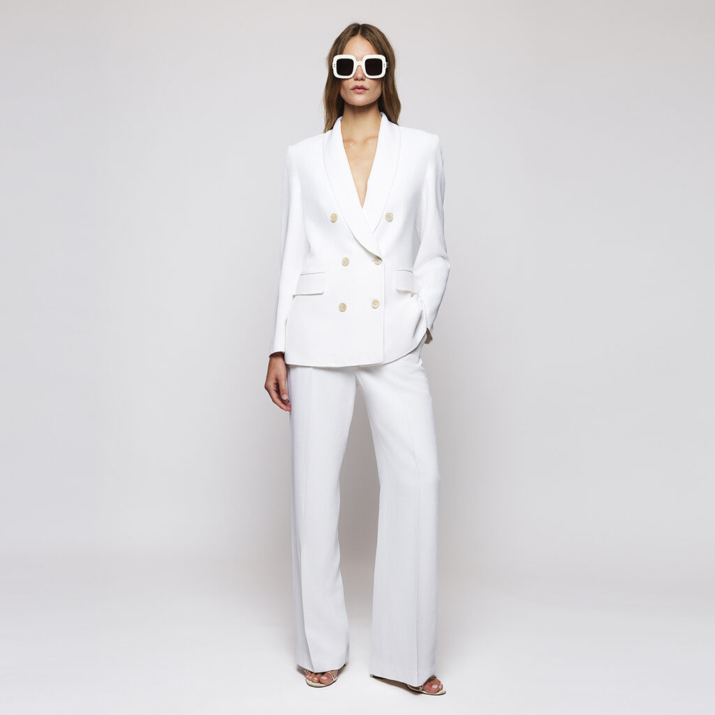 Traje blanco de la firma Mirto