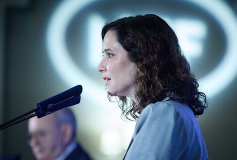 Ayuso acusa a Sánchez de «caos generalizado» tras el apagón eléctrico y los fallos ferroviarios