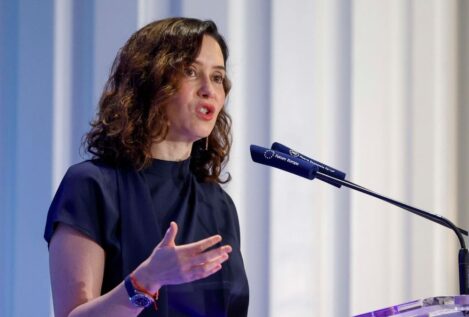 Ayuso afirma que la corrupción no va a acabar con Sánchez, sino que le va a atar al poder