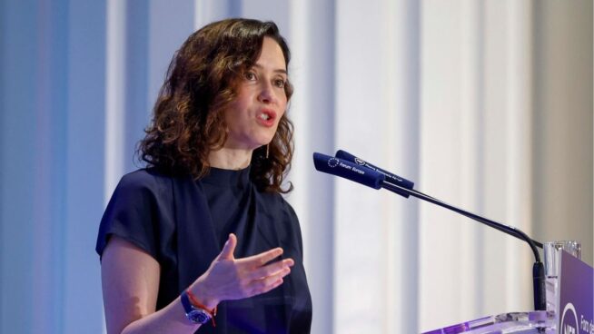 Ayuso afirma que la corrupción no va a acabar con Sánchez, sino que le va a atar al poder