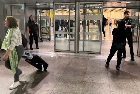 Aena comienza los controles de acceso para los sintecho en el aeropuerto de Barajas