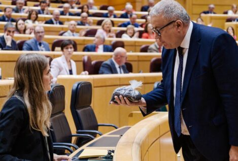 El senador del PP que dio una bolsa de arena tóxica a Aagesen critica la «piel fina» del PSOE