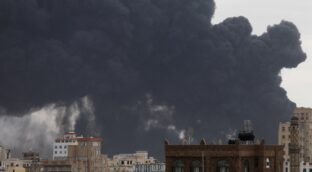 Israel bombardea el aeropuerto de la capital de Yemen, que habría quedado «destruido»