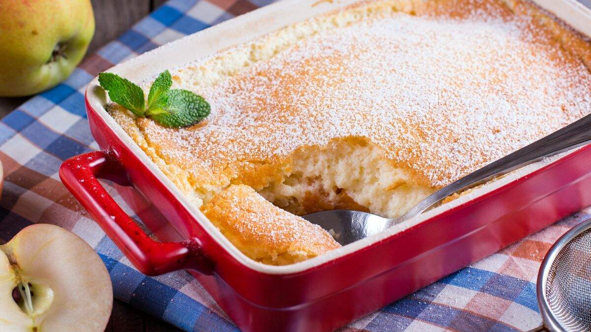 Así se prepara el budín de manzana sin harina que no tiene nada que envidiar al tradicional