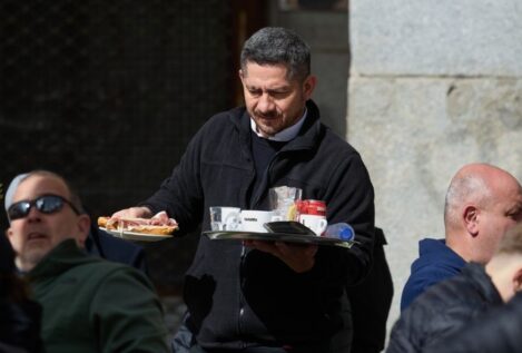 La facturación del sector servicios se disparó un 7,3% en marzo y encadenó 12 meses de alzas