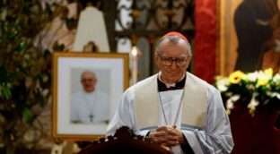 Así se convirtió Prevost en el papa León XIV pese a que Parolin lideraba la tercera votación