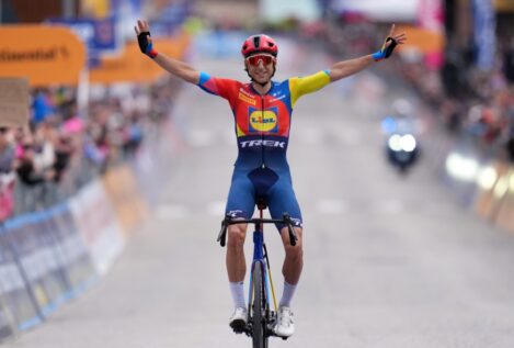 El español Carlos Verona arrasa en la primera gran etapa de montaña del Giro de Italia