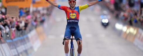 El español Carlos Verona arrasa en la primera gran etapa de montaña del Giro de Italia