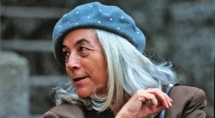 Carmen Martín Gaite, la mujer que visibilizó la experiencia femenina en la posguerra