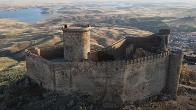 El rincón extremeño con castillo del siglo XV donde Estopa dio vida a 'Vino tinto'