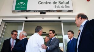Las regiones invierten cuatro veces más en sus hospitales que en sus centros de salud
