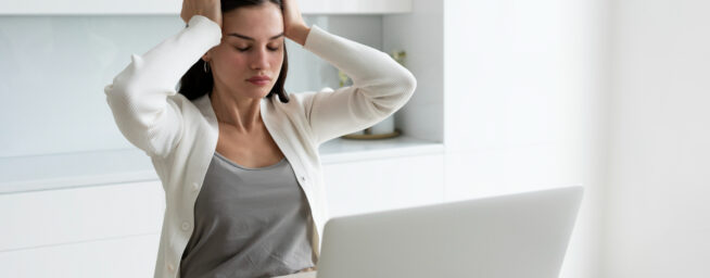 Esto le pasa a tu cerebro cuando trabajas muchas horas a la semana, según un estudio