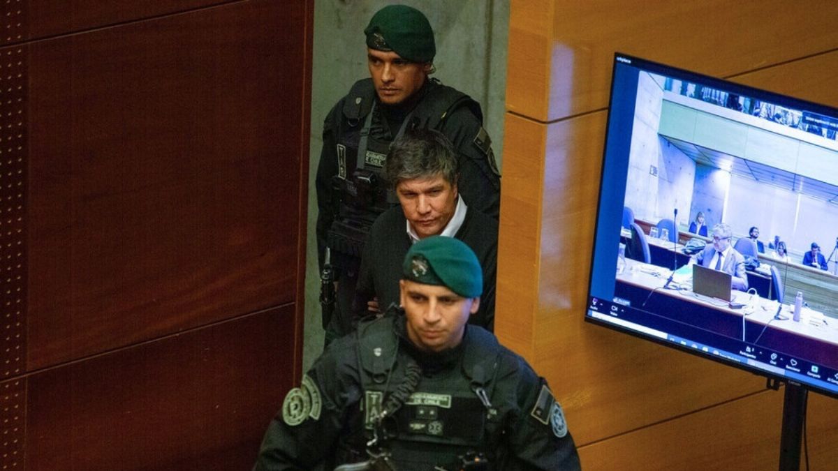 El exviceministro del Interior de Chile pasa a arresto domiciliario por abuso sexual y violación