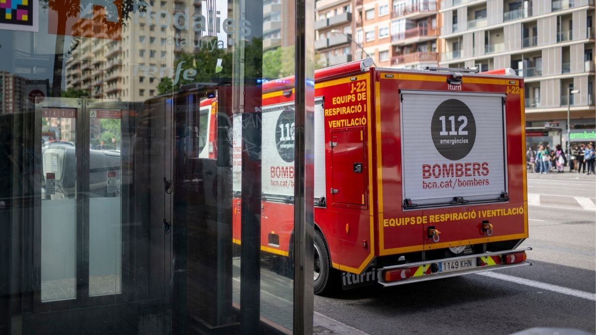 Muere un bombero durante un incendio en un hotel de Santa Susanna (Barcelona)