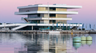 El modelo de ocio y turismo en Valencia enfrenta al Ayuntamiento y a los hosteleros