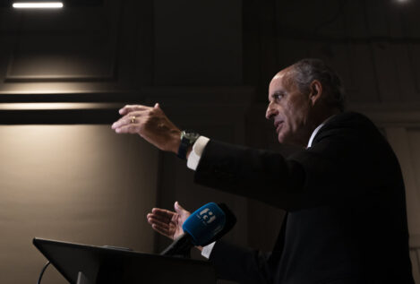 Francisco Camps activa su nueva etapa con un gran acto arropado por figuras históricas del PP
