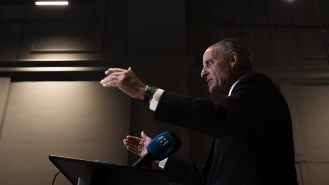 Francisco Camps activa su nueva etapa con un gran acto arropado por figuras históricas del PP