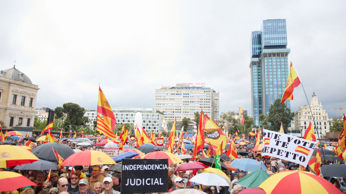Miles de manifestantes piden elecciones en Colón: «Sánchez es un peligro para la nación»
