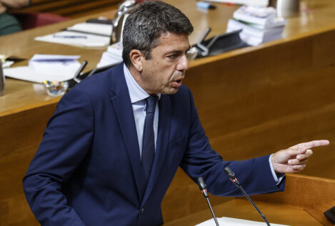 Carlos Mazón coge aire al aprobar los presupuestos de la dana con el apoyo de Vox
