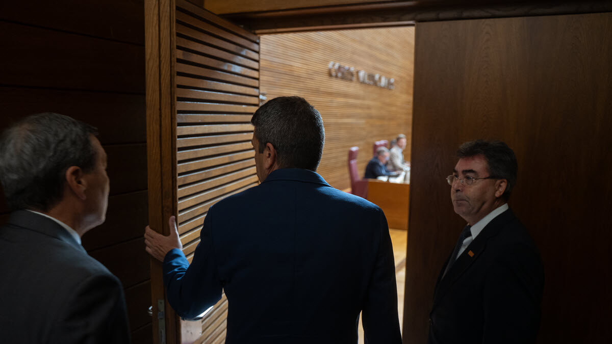 Mazón supera el ecuador de la legislatura marcado por la incertidumbre sobre su futuro